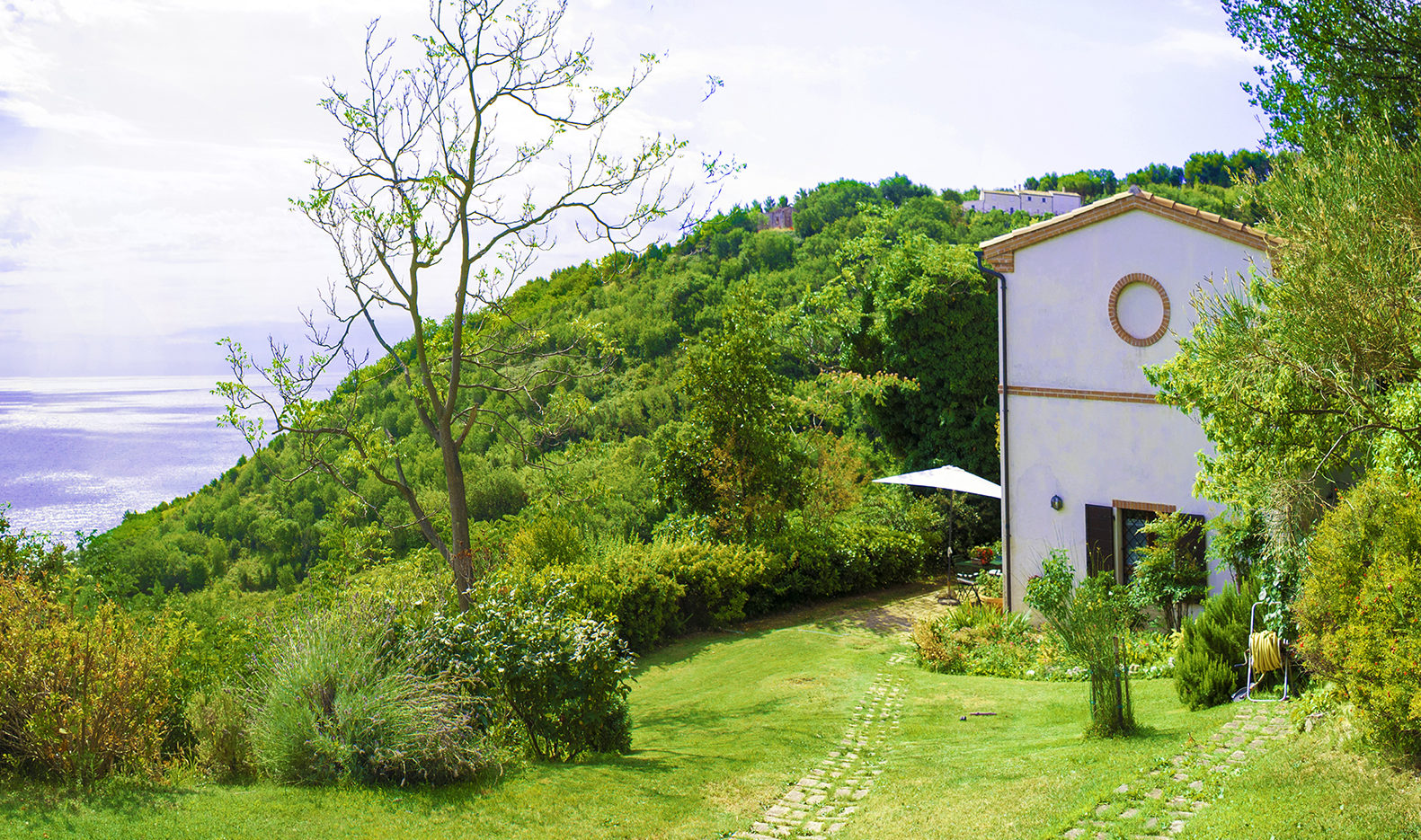 Wonderful sea view farmhouse surrounded by nature in the residential area of Ancona