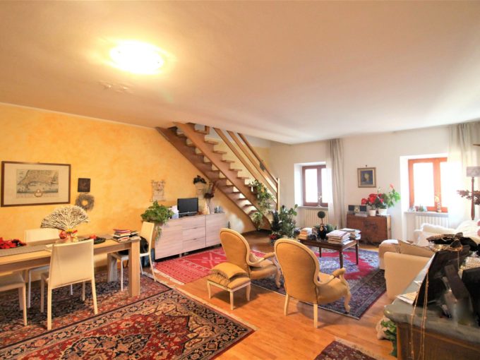 Top floor with lift in the historic center of Ancona, ready to live in home