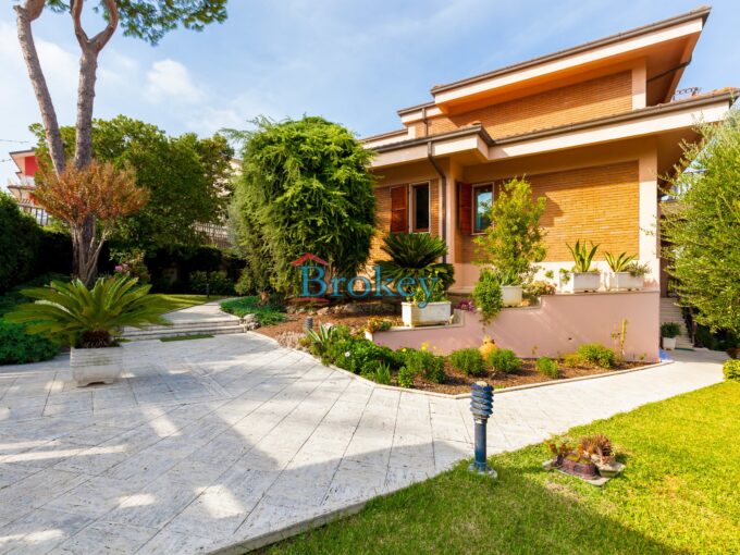 Luxury villa with garden and garage in Osimo