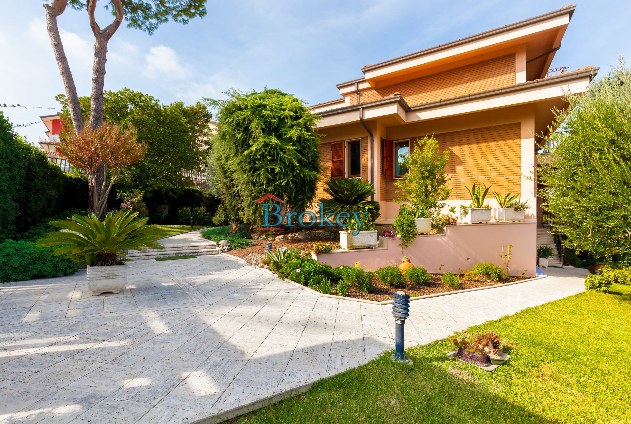 Luxury villa with garden and garage in Osimo, near Ancona