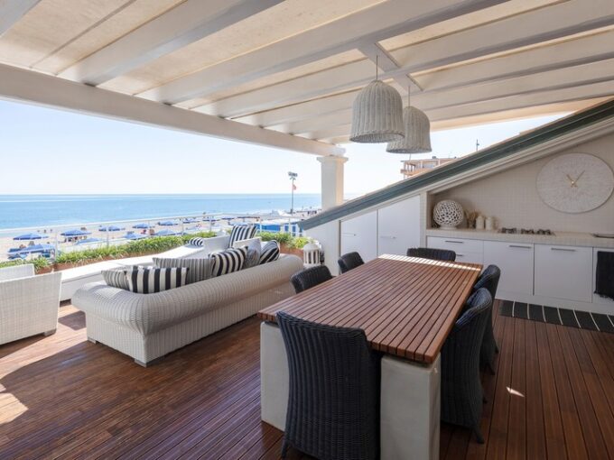 Villa on the sea with panoramic terrace, private pool and garden in Numana, Conero Riviera