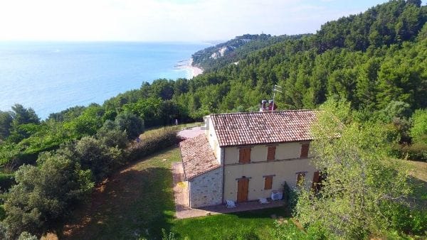 Recently renovated farmhouse with garden in Sirolo, view over the sea and the Conero Riviera