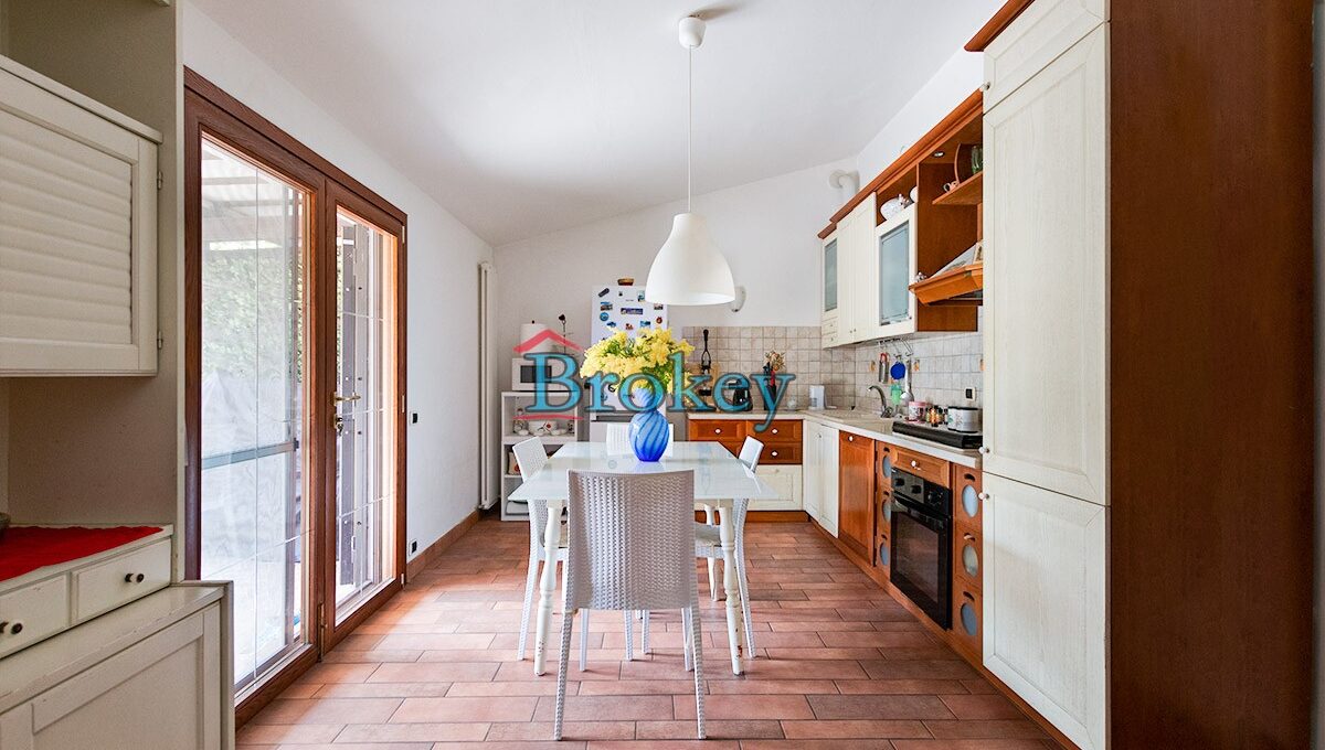 Villa singola su unico livello con ampi giardini panoramici fino al mare, Polverigi (14)