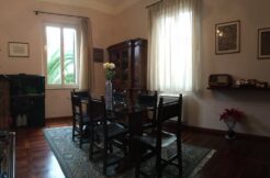 Ampio appartamento ristrutturato con taverna in villa storica nel centro di Falconara