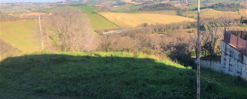 Casa libera con ampio giardino e terrazzo panoramico in posizione strategica e tranquilla di Filottrano