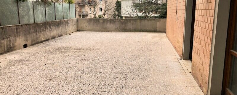 Ampio appartamento subito libero con spazioso terrazzo, ascensore e posto auto ad Ancona Borgo Rodi