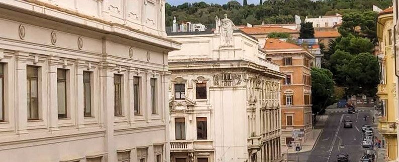 Ampio appartamento in contesto signorile con ascensore ad Ancona Adriatico