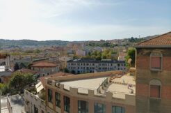 Appartamento piano alto con ascensore e balcone panoramico Ancona Regione