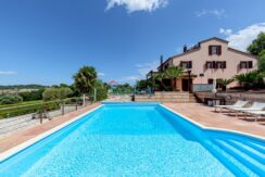 Prestigiosa porzione di bifamiliare con piscina e ampio giardino panoramico ad Ancona Candia